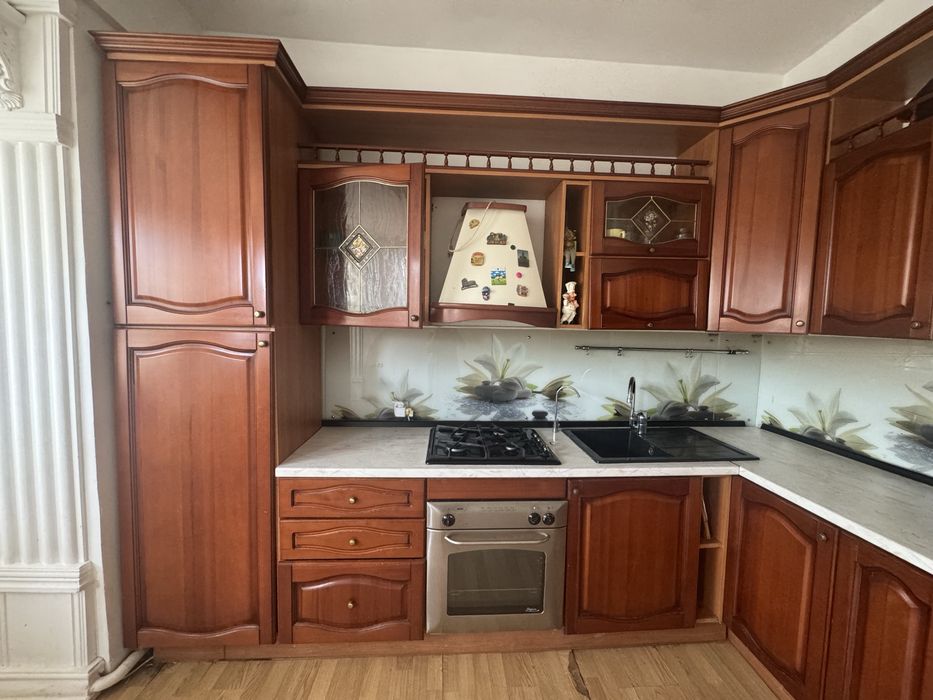 Кухонный мебель продается