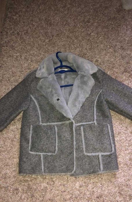 Продам пальто на девочку