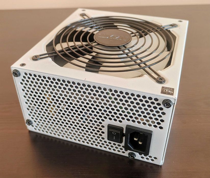 Захранване NZXT 700W - Напълно модулно, 80+ Bronze