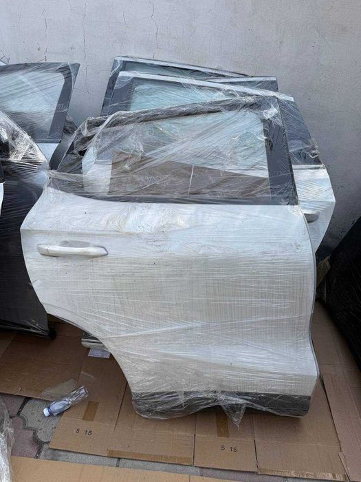 Дверь белый б/у оригинал Чанган Х5 плюс