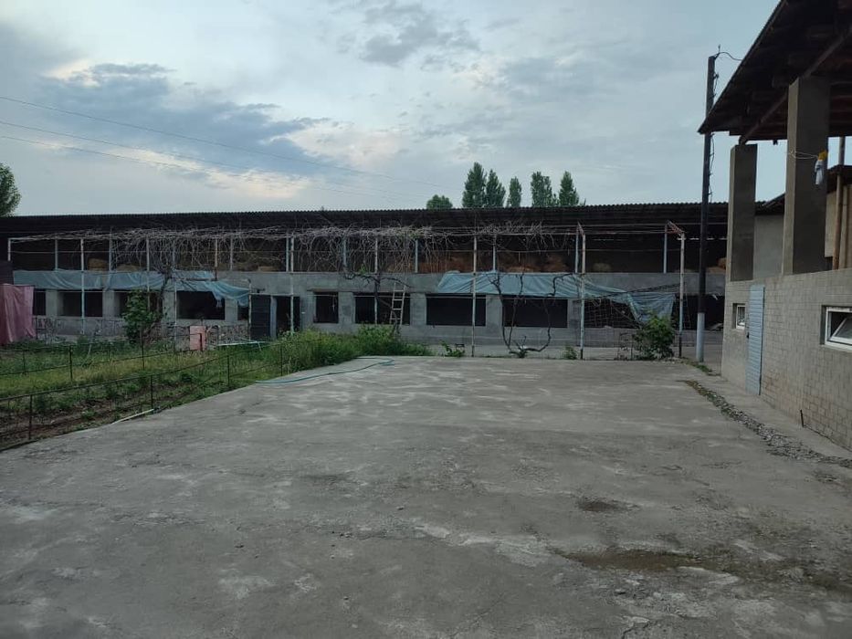 Продаётся дом совсем удобствами.