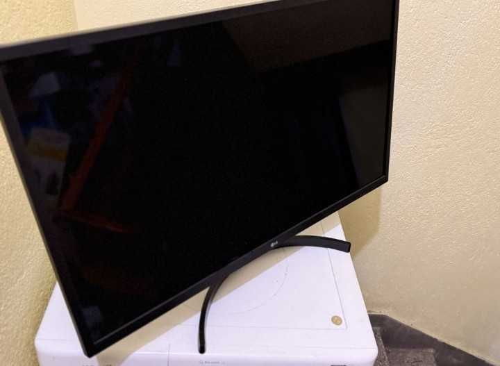 Монитор LG 32 ''