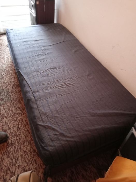 Легла с матраци и механизми