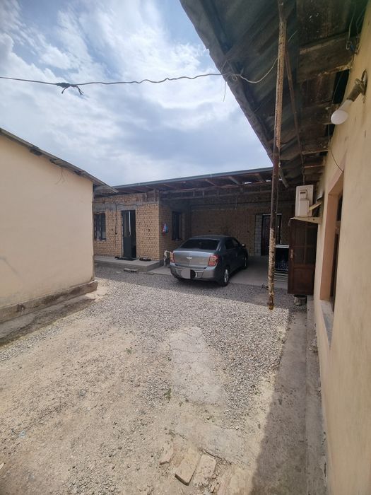 Uy sotiladi Bektemir tumani 5 sotix 5 xona