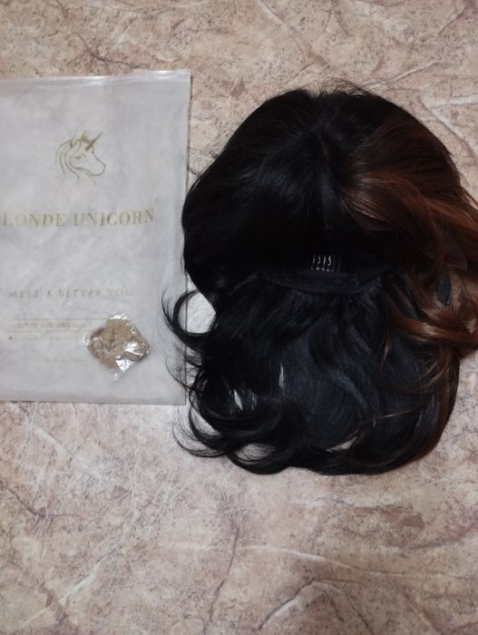 Цвет волос красивый ,богато,интел. смотрится!Новый  из термовол.