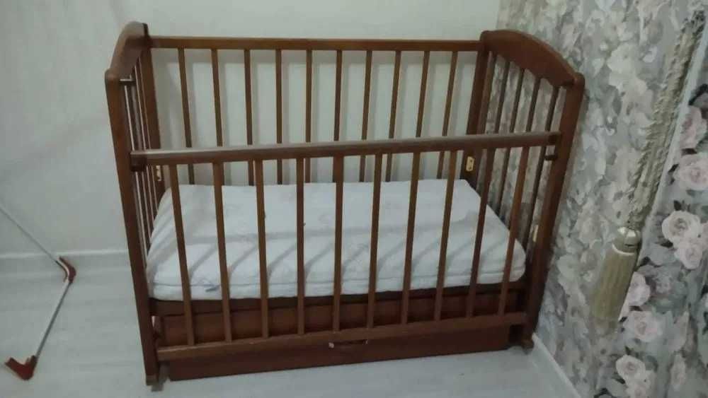 Продам детскую кроватку