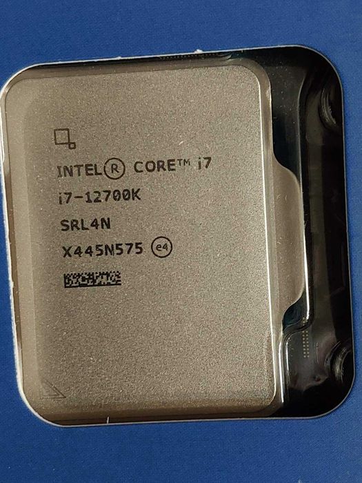 Intel Core i7 12700K + Asus Rog Strix B760-F Gaming Wi-Fi DDR5