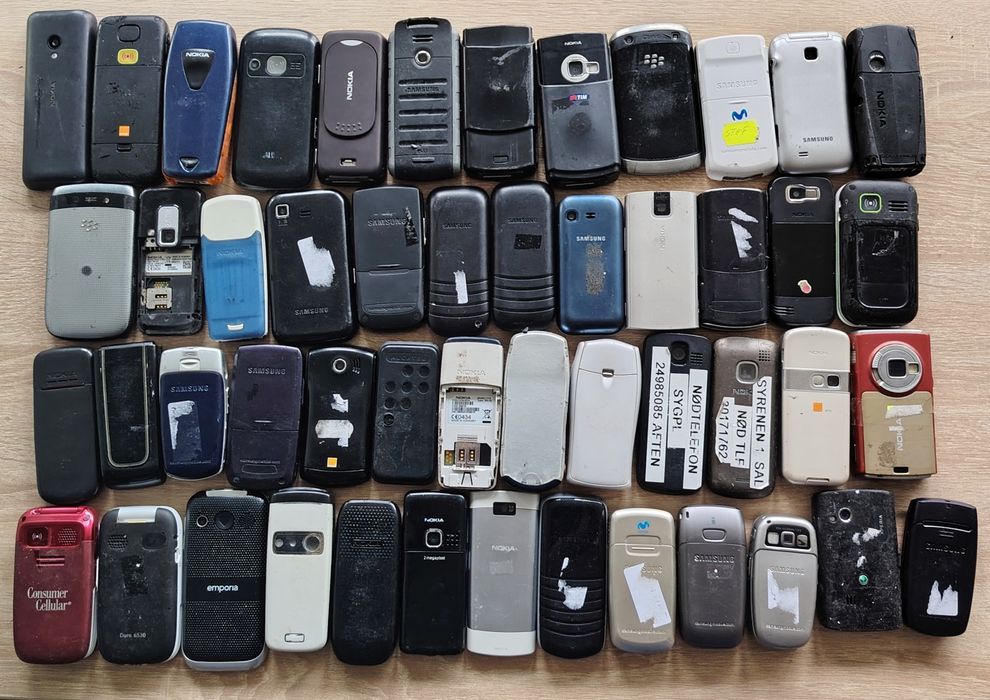 Lot 50 de telefoane vechi – netestate