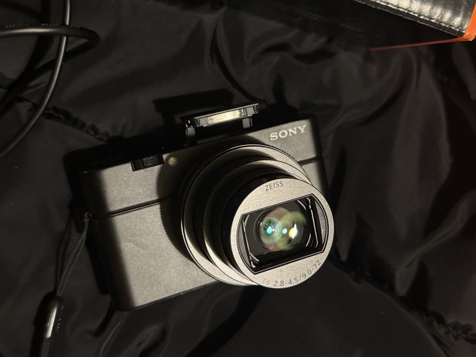Sony RX100 VII - cameră digitală