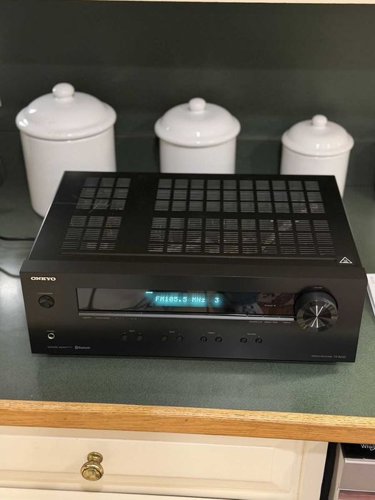Усилвател Onkyo TX-8020, Черен