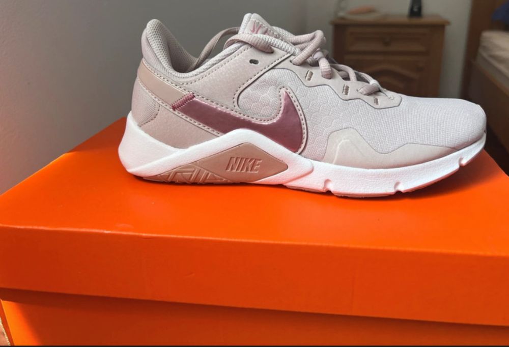 Nike Legend Essential 2, Lila NOU