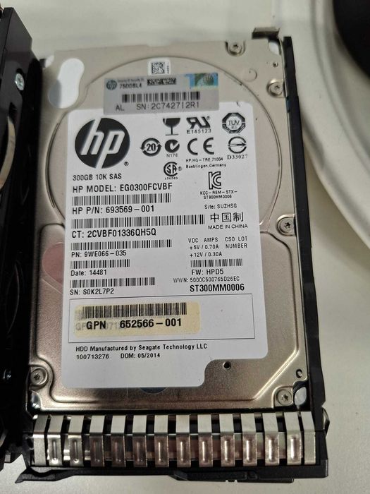Vând HDD server - HP - EG0300FCVBF / EG0300FCSPH  - 300GB SAS 10K stare foarte bună + caddy HP