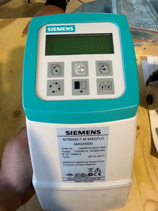 ЧИСТО НОВ Електромагнитен разходомер Siemens MAG 5000 (Комплект трансмитер и сензор)