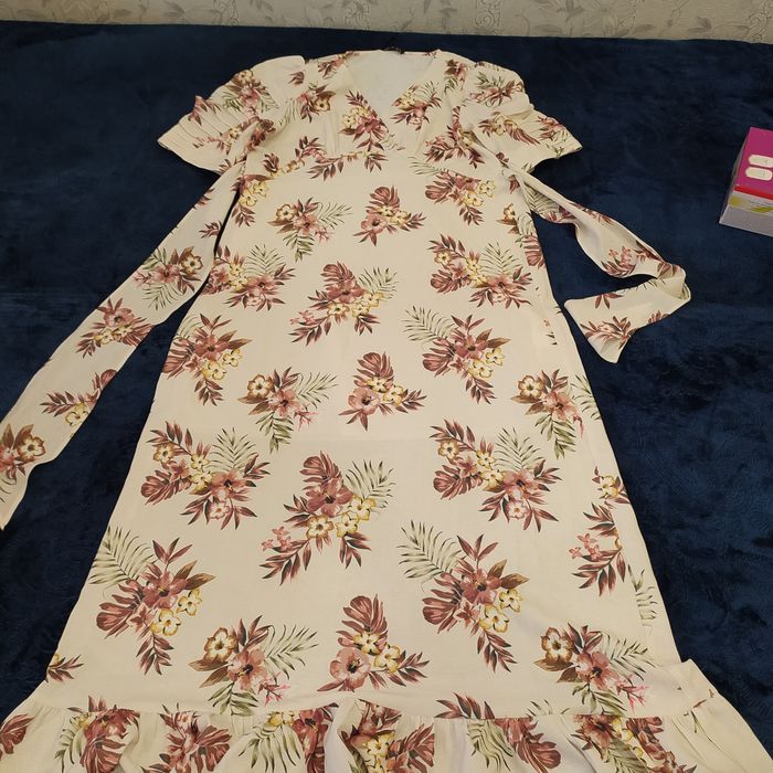 Продам платье новое 48р