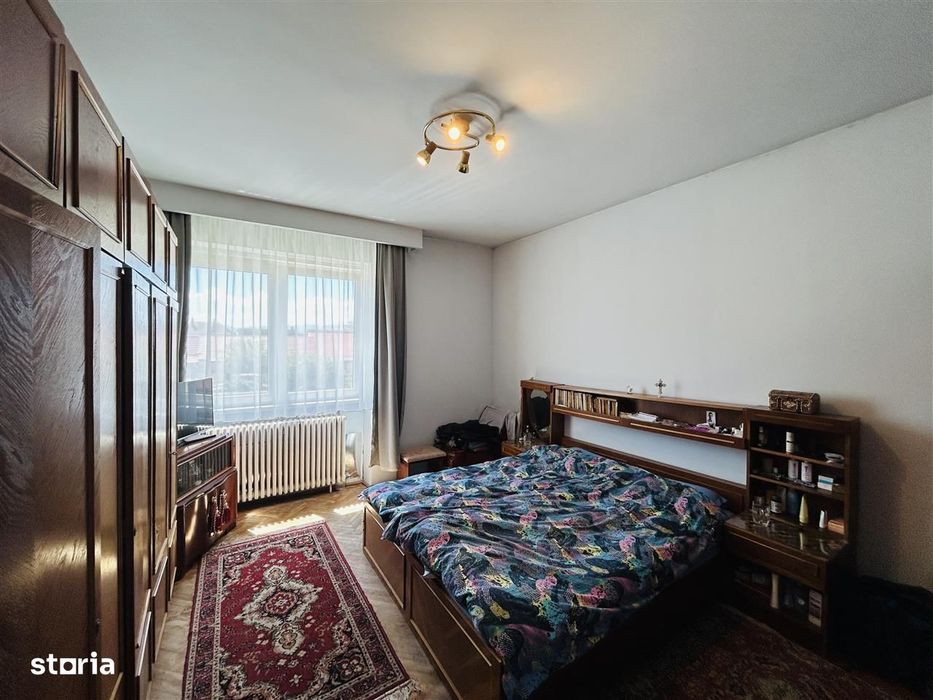Casa de vanzare – 4 camere, demisol amenajat, curte – Piata Cluj