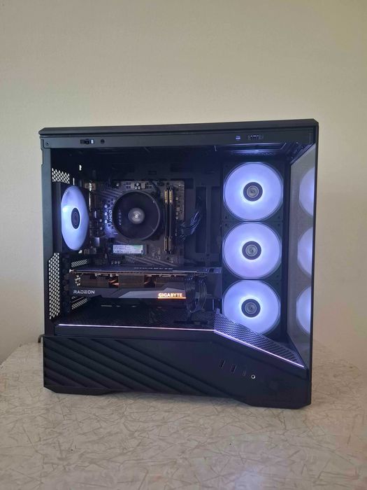 Gaming PC / Ryzen 5 5600 16RAM DDR4 RX6700XT 12GB