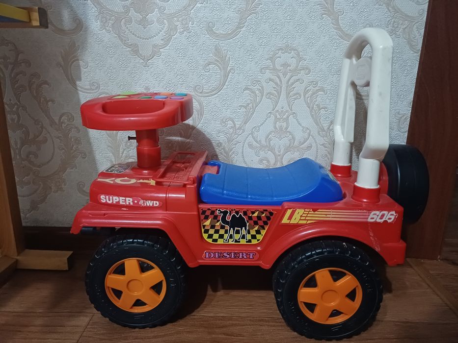 Машинка Толокар детский.