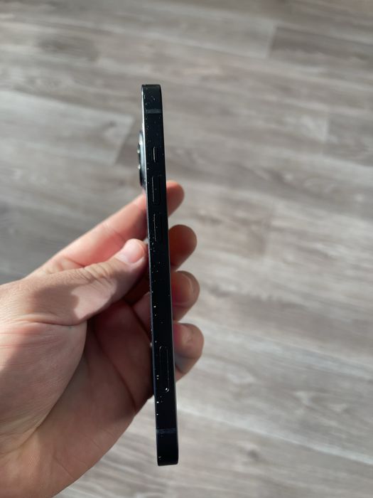 Продам айфон 13 128