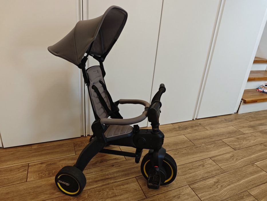 Tricicleta Doona gri/negru.