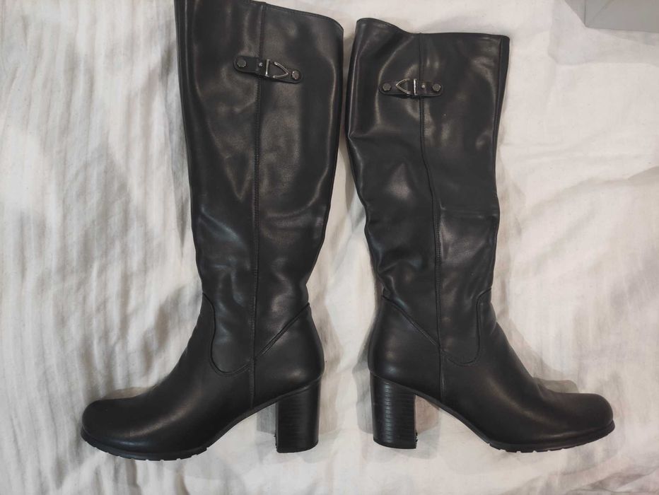 Продавам чисто нови ботуши от естествена кожа номер 37, цена 40 лева