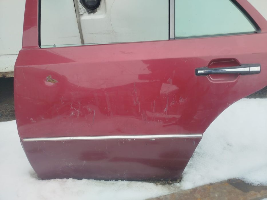 Дверь на Мерседес 124 седан