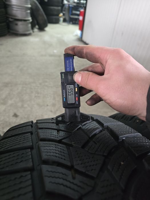 4 Броя 235/60/18 Dunlop 2x5,8mm 2x5mm