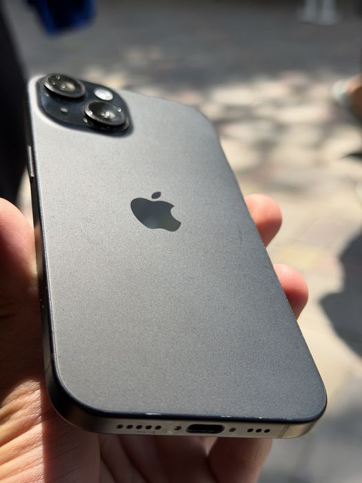 iPhone 15 в отличном состоянии