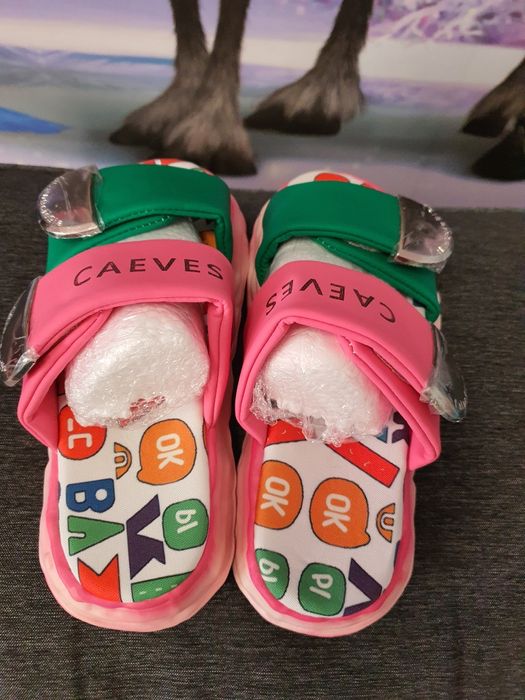 Интересни дамски чехли