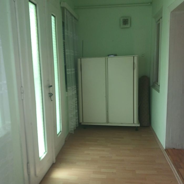 Casă de vânzare curte cu vie.