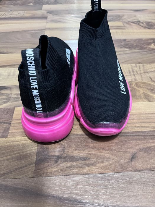 Sneakers Love Moschino