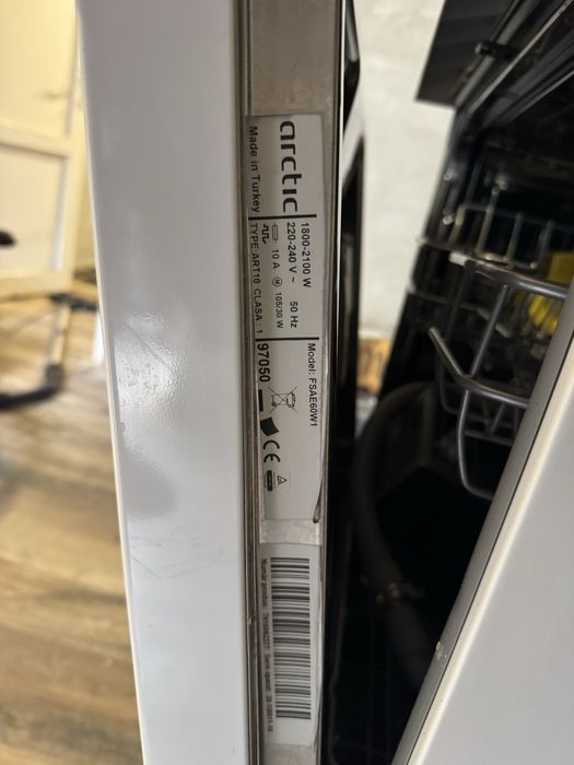 Mașină de spălat vase Arctic FSAE60W1 – foarte bună stare