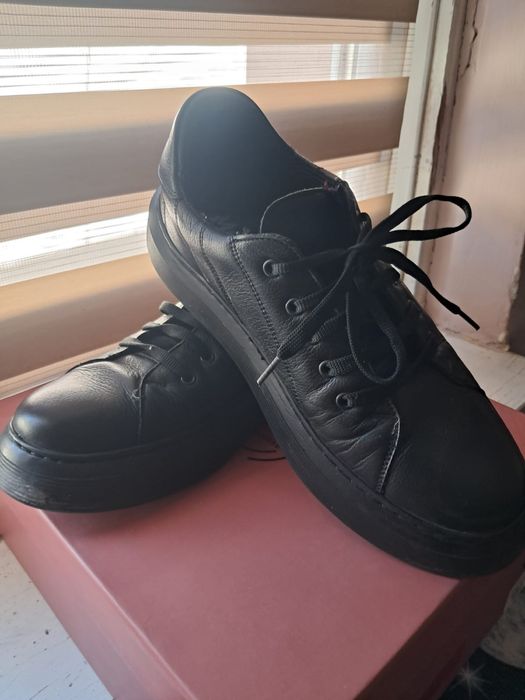 Adidasi de piele marelbo