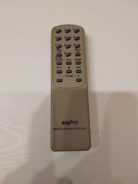 Telecomenzi Sanyo, Humax, Gold Star, AEG. De la 25 de lei.
