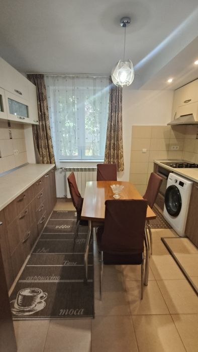 Apartament de închiriat.
