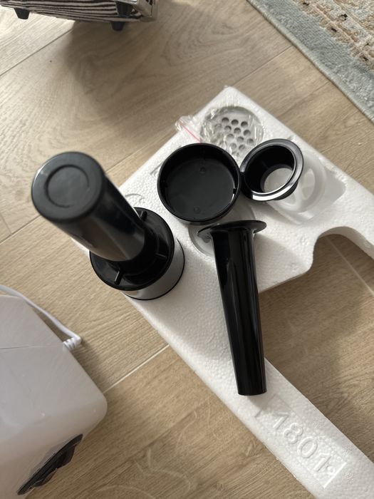 Продам мясорубку Sokany