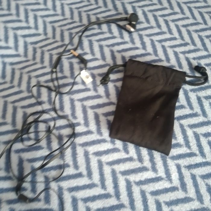 Продам  фирменные  наушники