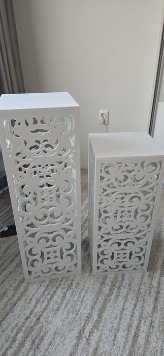 Две декоративни парти маси