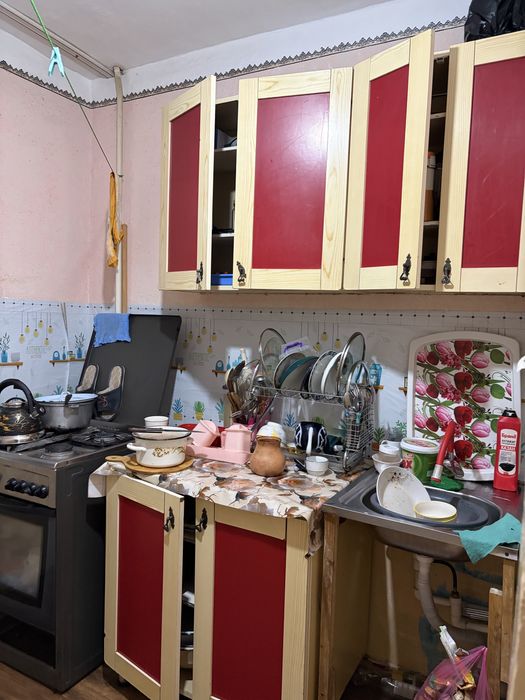 Продается квартира 1 комнатная 8 мкр 4 этаж рядом с базаром