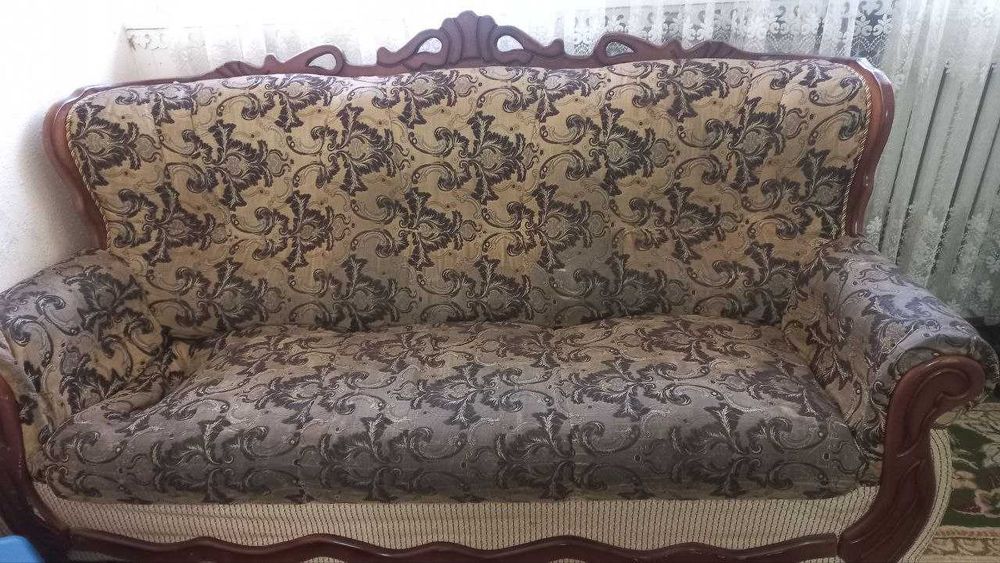 Mebel srochno sotiladi.Divanlar toplami va 2  кроват