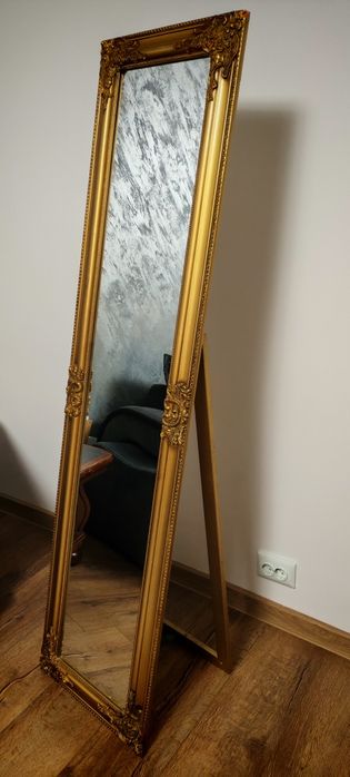 Vand oglinda cu rama aurie