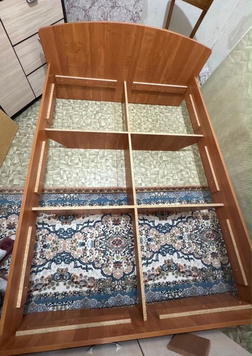 Кровать без матрас 25000т ковер 3•4 размер 25000т кове 3•4размер 25000