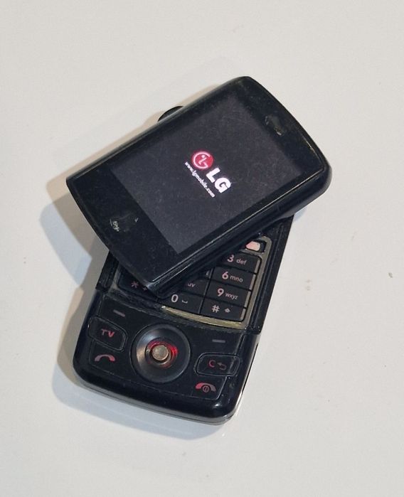 Telefon pentru piese sau colecție.  Necesita deblocare .