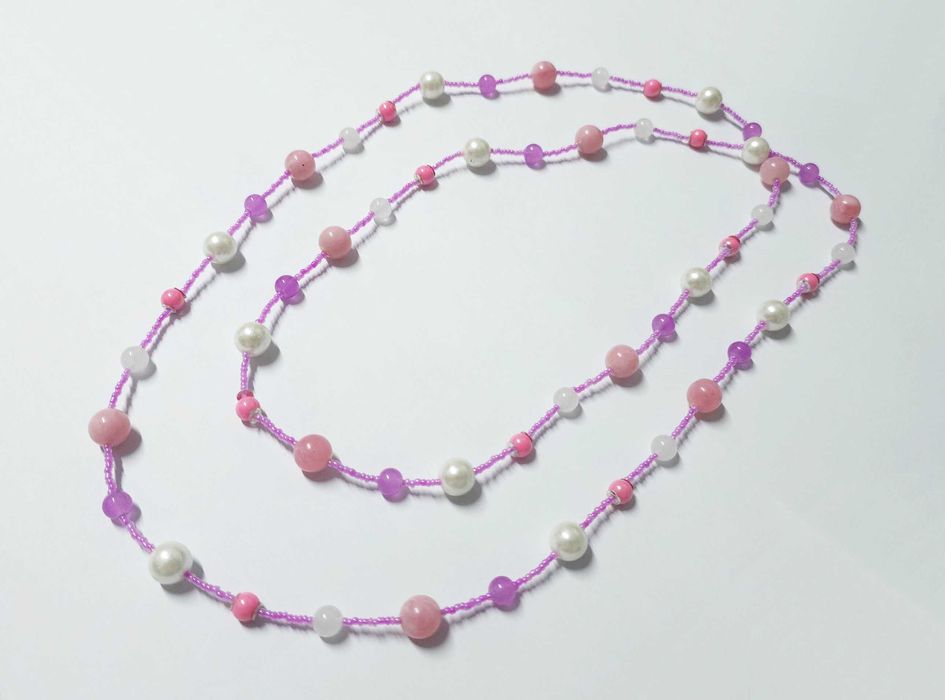 Coliere lungi frumoase, lucrate din margele, unicate , se pun dublu