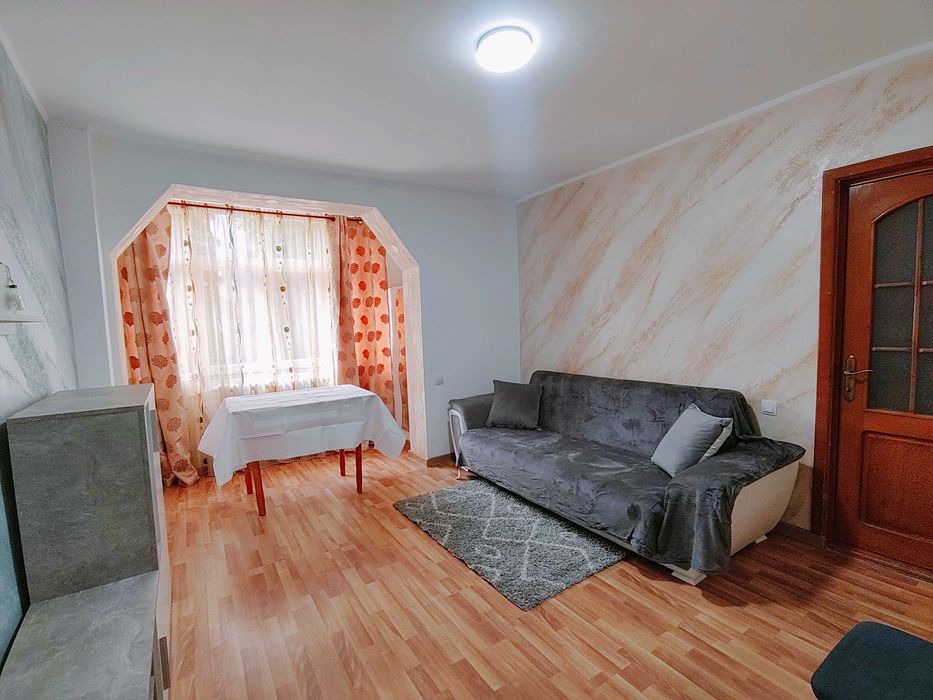 Apartament 3 Camere, Etajul 1, zona Mausoleu