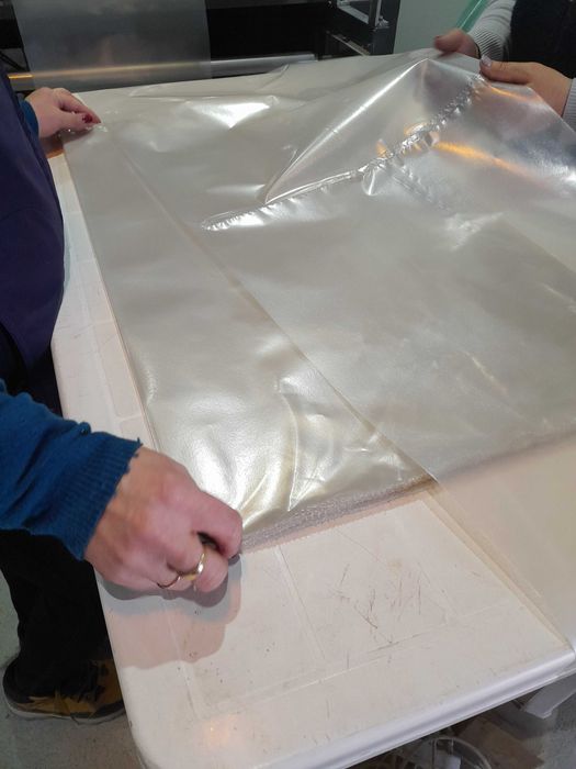 Saci plastic pentru peleti/bricheti.Ne aliniem la pretul peletilor!