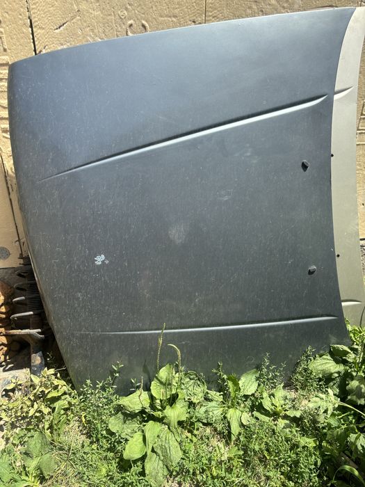 Капот мазда 626  .