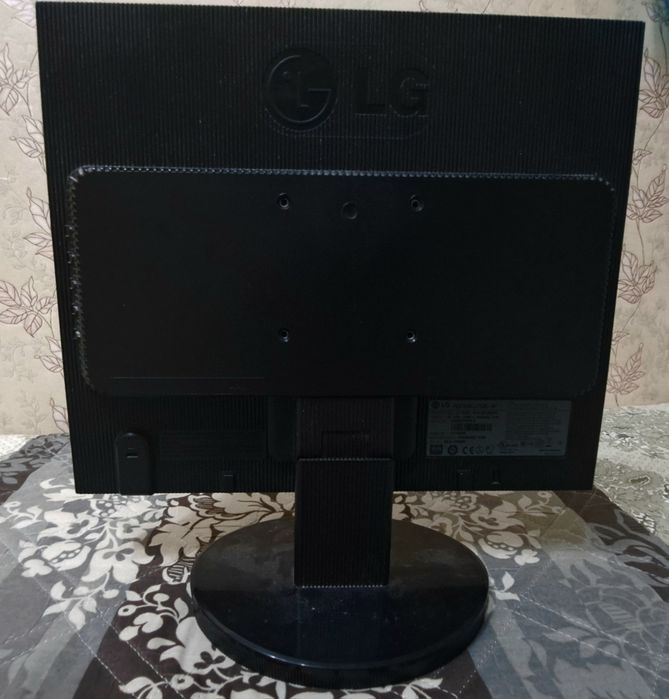 Монитор 15° 60hz офисный.