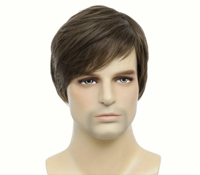 Мъжка къса коса / перука с бретон – кафява, естествен вид