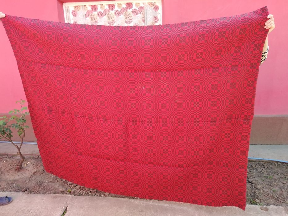 Covoare vechi prelucrate manual