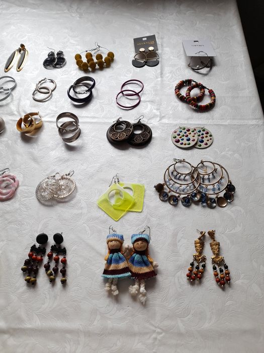 Различни видове обици, в отлично състояние